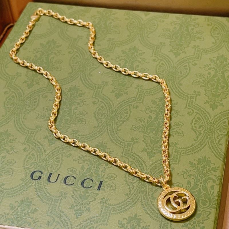 G*u*i necklaces